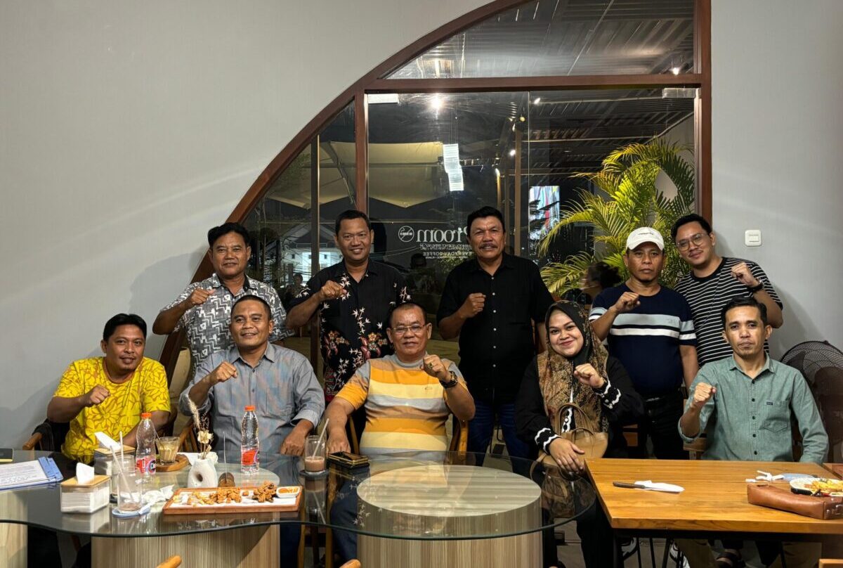 Rapat terbatas Fikram A.Z Salilam bersama sembilan pimpian Golkar Kecamatan sekota Gorontalo