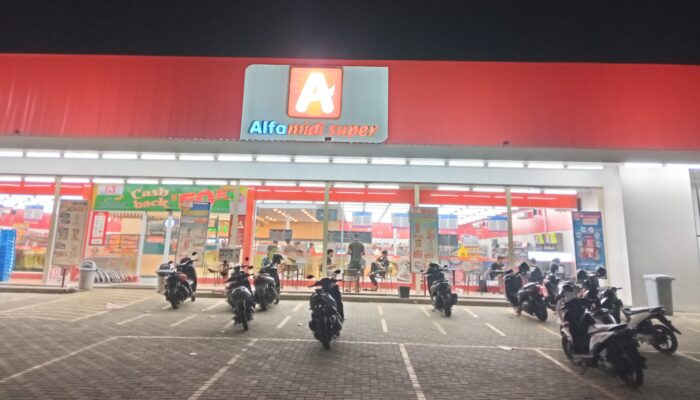 Alfamidi Spot Nongkrong Kekinian di Jalan Panjaitan Gorontalo