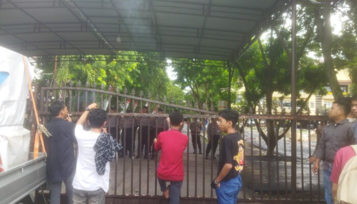 Puluhan Massa Demo di Polda Gorongalo Desak Penangkapan Aktor Tambang Ilegal Pohuwato