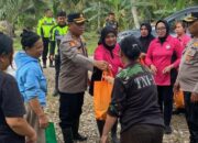 Kapolres Pohuwato Salurkan Bantuan Banjir, Ajak Warga Tetap Waspada Cuaca Ekstrem