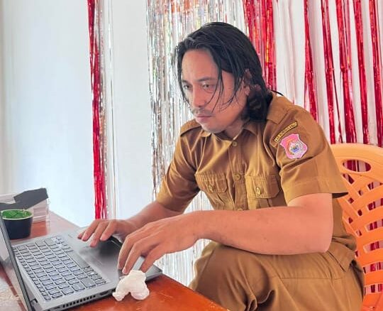 Nopan Lahmudin, Sekertaris DEsa Tulabolo Kec. Suwawa Timur Kab. Bone Bolango (Foto: Istimewa)